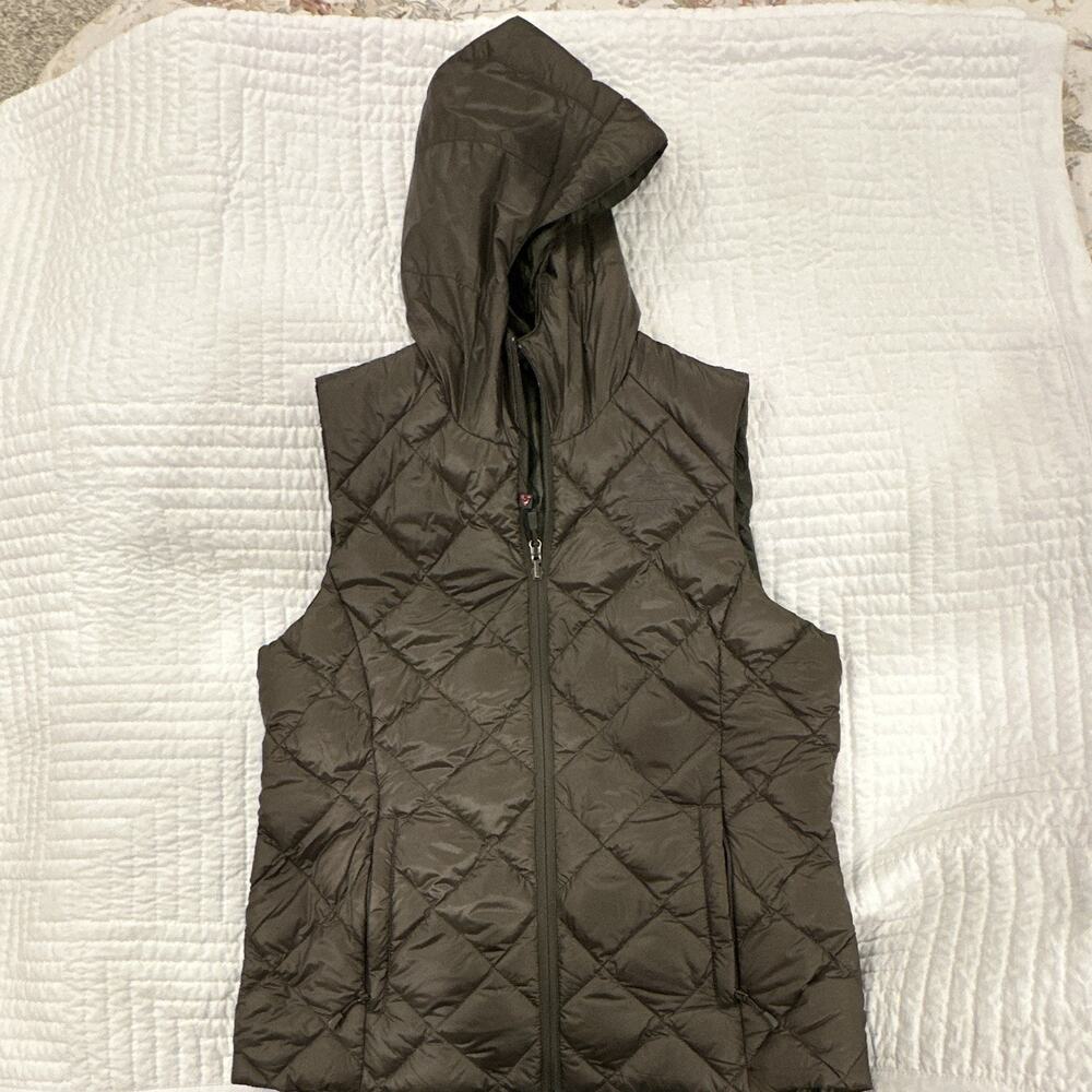 Gerry Women’s (fits like lrg -no tag) Reversible Hooded Quilted Camo Green Vest